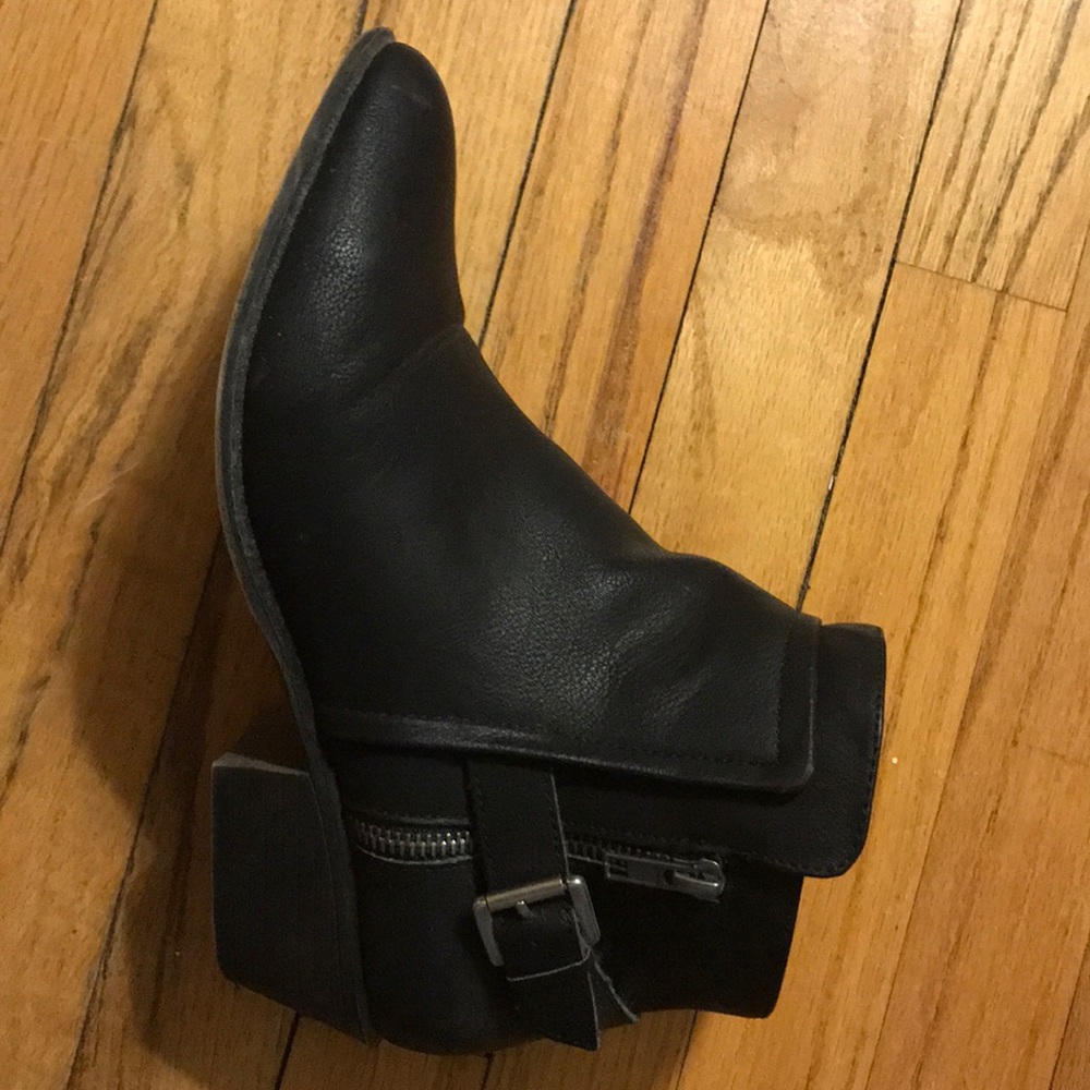 Steve Madden black booties